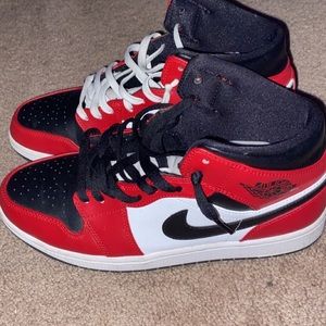 Jordan Chicago black toe. Size 10. Worn many times. Changed shoe lace for style